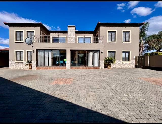 6 BEDROOM HOUSE FOR SALE IN SAVANNAH COUNTRY ESTATE